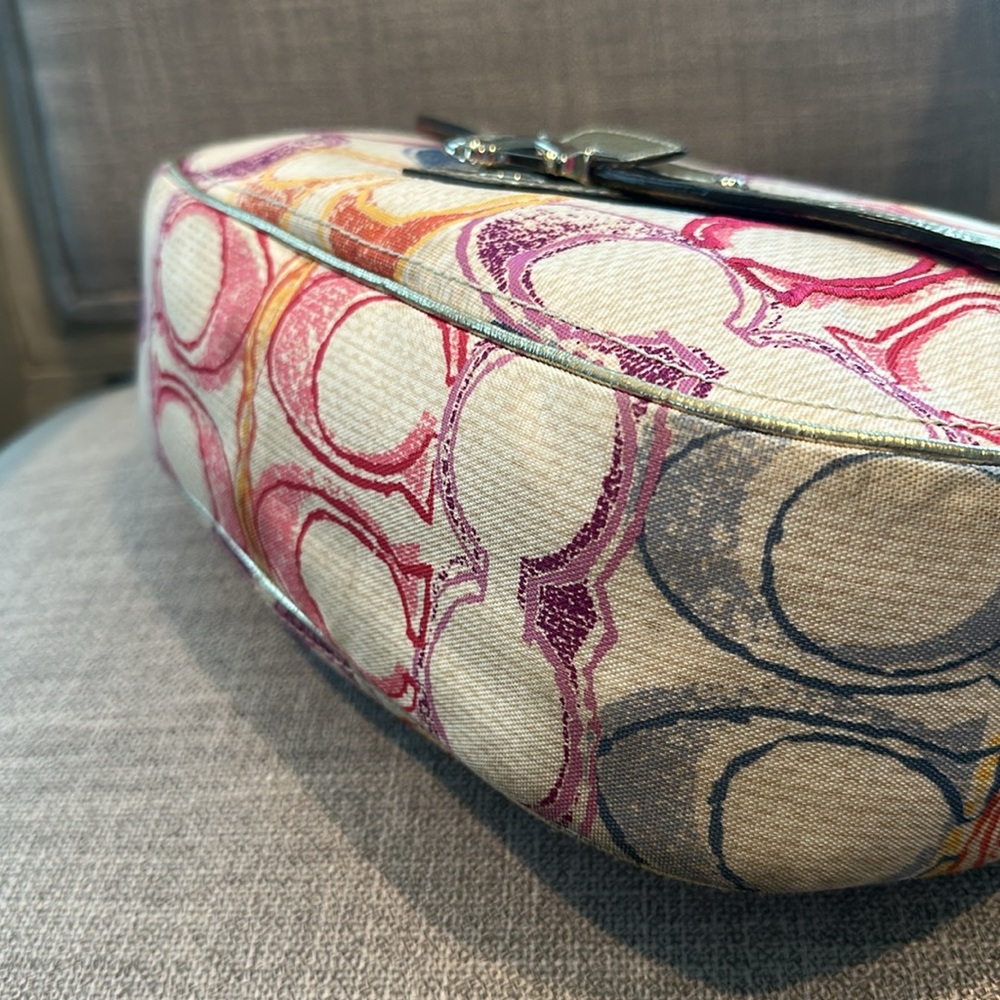 Coach multicolored pastel hobo shoulder bag/ crossbody. Style : 19020 - Picture 8 of 17